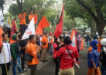 Kembali Aksi Tolak Perppu Cipta Kerja di DPRD Sumut, Tony: Menyengsarakan Kaum Kecil