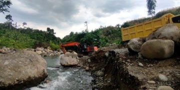 Keterangan Foto ; tampak Aktivitas galian C yang ada di Dusun IV, Desa Rimbun, Kecamatan Sipispis