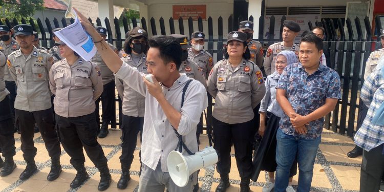Di Demo GASAK Ketua Bawaslu Asahan Emosi, “Kami Terima Konsikuensi dan Resiko”