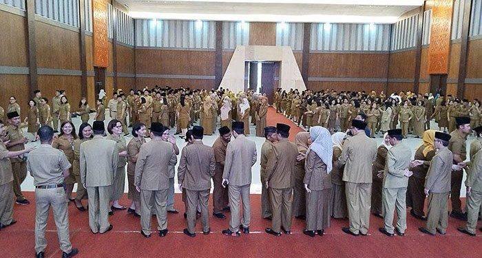 Meski Sudah Mendaftar Sebagai Bacaleg, Ashari Tambunan tetap Lantik Ratusan ASN Pemkab Deliserdang, Simak Alasannya!
