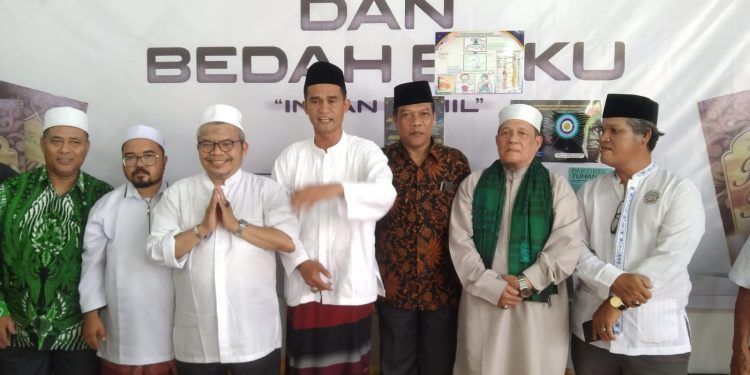 Imam Besar Mazhab Islam Transitif Prof Dr H. Ansari Yamamah, MA Bedah Buku Insan Kamil MPTTI