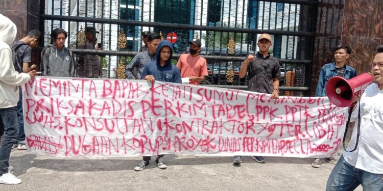 PALU SUMUT Demo Jilid IV Dugaan Korupsi Proyek Dinas PERKIM Tapsel T.A 2020-2021-2022
