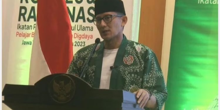 Hadir Diacara Kombes IPNU, Sandiaga Cerita Terima Kartu NU Numero Uno dari KH Said Aqil Siradj