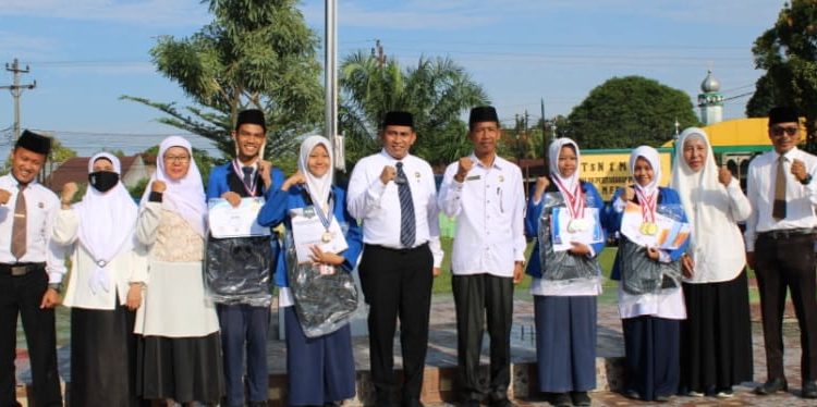 Kepala Bidang Pendidikan Madrasah Kanwil Kemenagsu Apresiasi Siswa MTsN 1 Medan