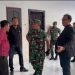 Penampakan puluhan personel TNI dari Kodam I Bukit Barisan mendatangi Sat Reskrim Polrestabes Medan. Mereka datang diduga mendesak Polisi membebaskan tersangka yang sudah ditangkap, Sabtu (5/8/2023).