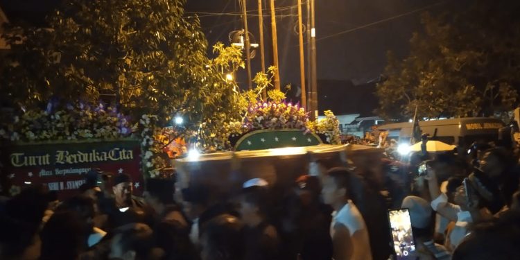 Jenazah Dato’ Syamsul Arifin Tiba di Rumah Duka.