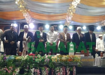 Abuya Syekh Haji Amran Waly Al-Kholidi bersama pimpinan Daerah Propinsi Aceh saat pembukaan Muzakarah VII MPTTI Se Asean di Kabupaten Aceh Singkil