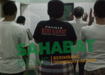 Hukum Shalat Pakai Kaos Bergambar