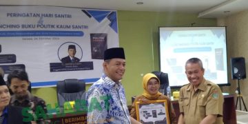 Hendra Cipta, SE saat meluncurkan buku Politik Kaum Santri di Aula Dinas Perpustakaan dan Arsip Daerah Sumatera Utara