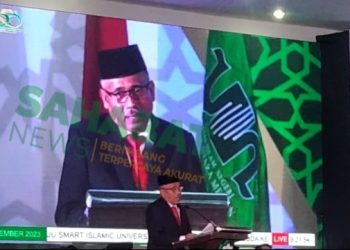 Drs. Basarin Yunus Tanjung, MSi saat membacakan Amanat Pj Gubernur Sumut pada kegiatan Dies Natalis ke 50 dan Wisuda Sarjana UIN SU ke 81