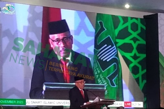 Drs. Basarin Yunus Tanjung, MSi saat membacakan Amanat Pj Gubernur Sumut pada kegiatan Dies Natalis ke 50 dan Wisuda Sarjana UIN SU ke 81