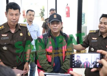 Mantan Rektor UINSU Medan Prof. Saidurrahman Menyerahkan Diri Ke Kejaksaan Negeri Medan