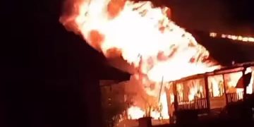 Kebakaran Hari Rabu Dini Hari Ratakan 2 Unit Rumah Warga di Pulau Kayuadi