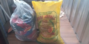 Korban Kebakaran Pulau Kayuadi Terima Bantuan 4 Karung Baju Layak Pakai