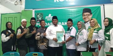 Jaya Saputra saat mengembalikan formulir pendaftaran bakal calon Wakil Walikota Medan ke Partai PKB Medan