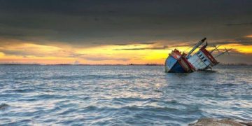 Kapal Bermuatan 40 Ton Beras Asal Bone Tenggelam