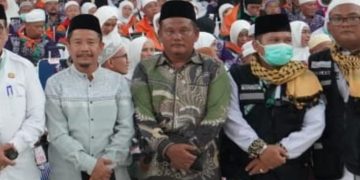 Kakanmenag Labusel H. Awaluddin Habibi Siregar, SAg, MM (pakai batik)
