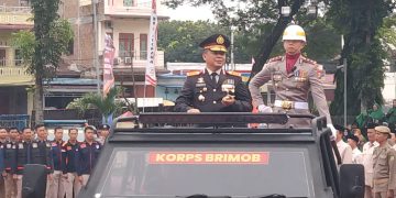 Kapolda Sumatera Utara Komjen Pol Agung Setya Imam Efendi saat memeriksa barisan upacara HUT Bhayangkara ke 78