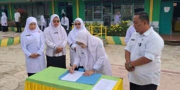 Kepala MTsN 1 Padangisidimpuan Lantik Pengurus OSIM Periode 2024-2025