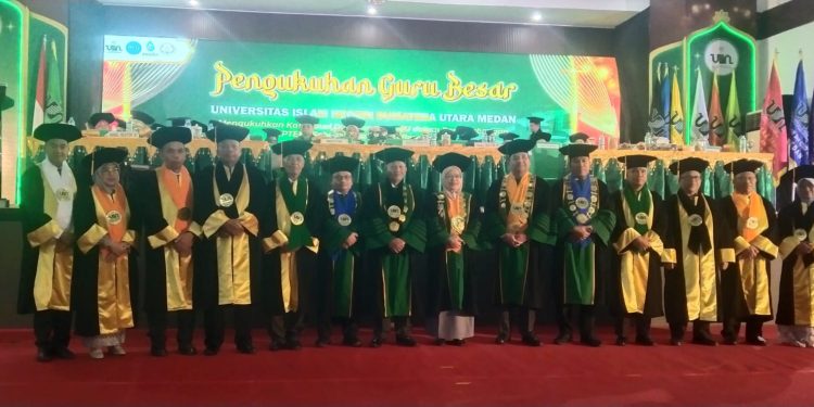 Tangis Haru Warnai Pengukuhan Guru Besar UINSU