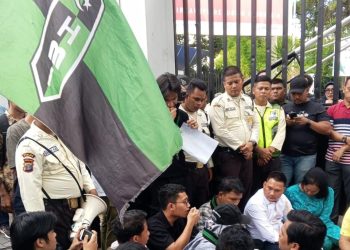 Menyingkap Problem Politik dan Hukum di Indonesia Ilham Panggabean, S.Sos (Ketua Bidang Pembangunan Demokrasi dan Politik HMI Cabang Medan)
