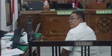 Sidang Perdana Korupsi Proyek Jalan: Topan Ginting Menangis, KPK Bacakan Dakwaan Suap Rp 4,5 Miliar