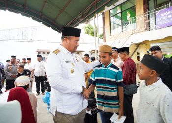 Bupati Batu Bara Serahkan Bantuan AC ke Masjid Mufassirin Desa Masjid Lama