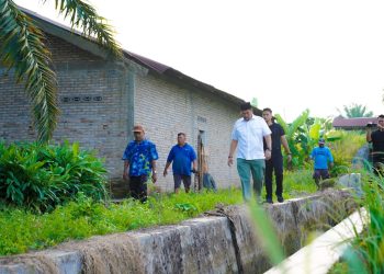 Bupati Batu Bara Tinjau Jembatan Air Hitam dan Pintu Air, Pastikan Infrastruktur Lancar