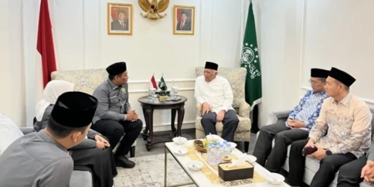 Ketua Umum PBNU, Gus Kikin menerima jajaran Ikatan Pelajar Nahdlatul Ulama (IPNU) dan Ikatan Pelajar Putri Nahdlatul Ulama (IPPNU) di Gedung PBNU